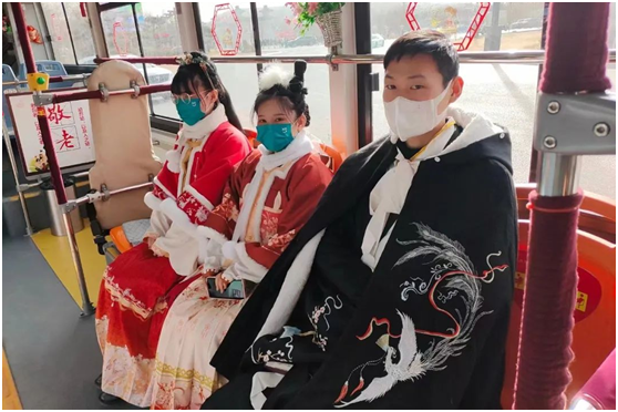 老家河南 心的春運︱熟悉的春節(jié)里！ 看洛陽公交人的過年儀式感 